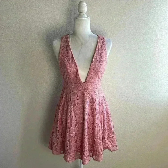 NBD Revolve Faith Pastel Blush Pink Floral Lace Plunge Neck Mini Dress - XS - Picture 4 of 11